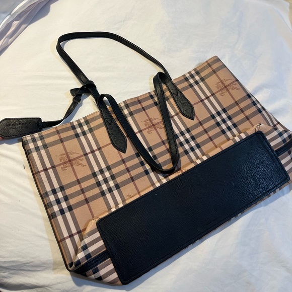 Burberry - Picture 3 of 4